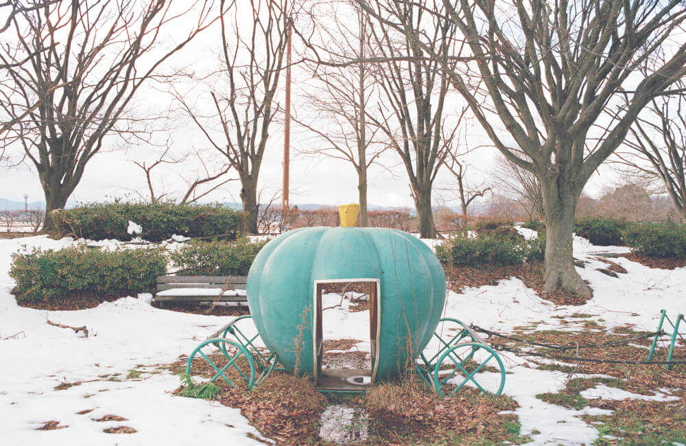 Seasonal Abandonment of Imaginary Worlds - Carine Thévenau - Phases Magazine
